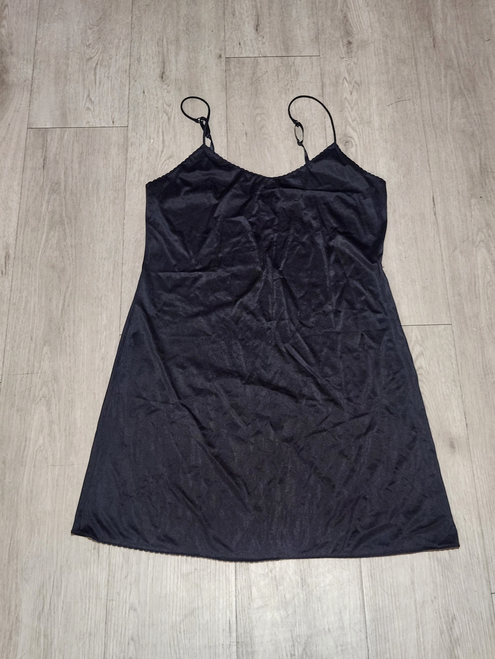 Vintage Vanity Fair Black Nylon Slip Dress - Size 36
​ Scallopped Edge